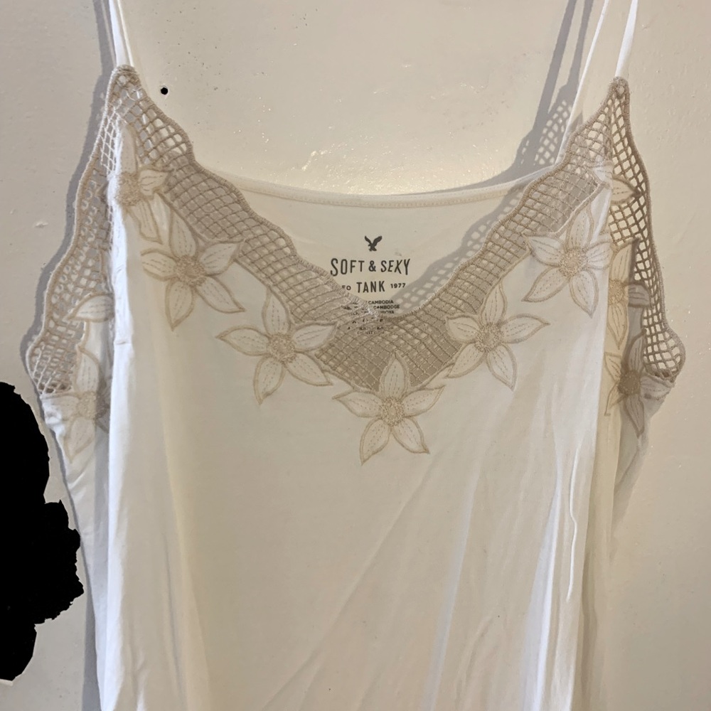 AE SOFT & SEXY WHITE TANK, SZ XL
